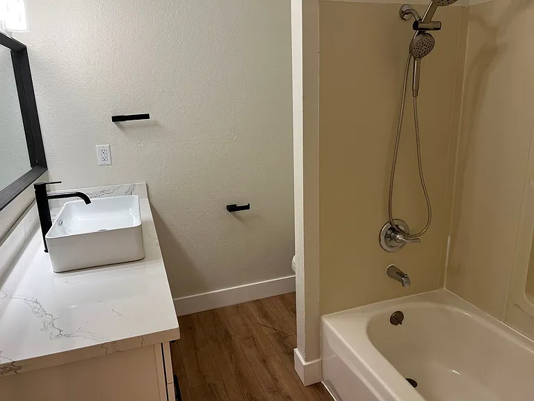 14309 NE 7th Place — Photo 3
