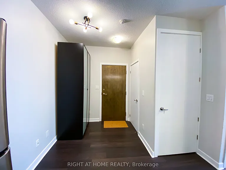 33 Bay St #3213 — Photo 3