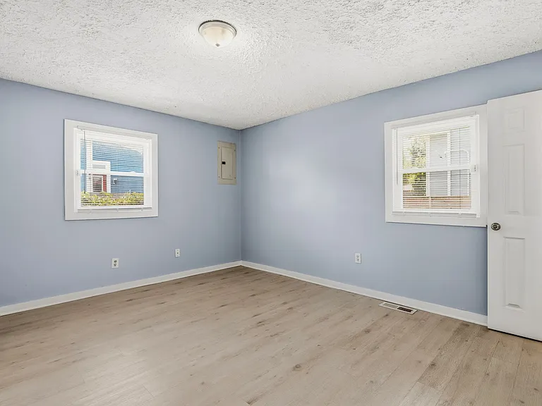 2061 Bellefontaine St — Photo 16