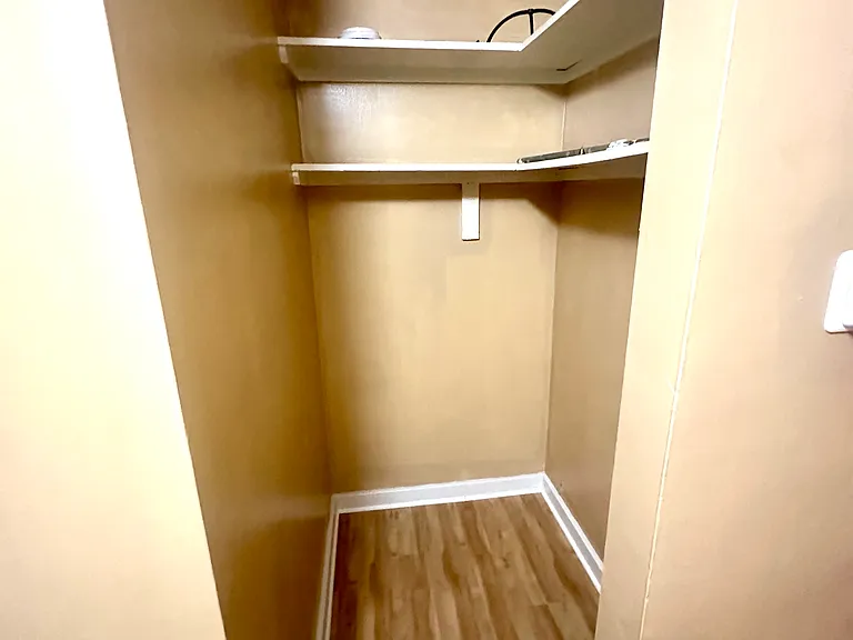 76-80 Thackeray Ct — Photo 6