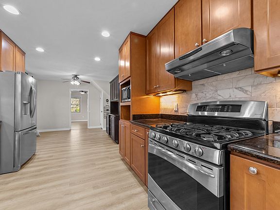 5th image of 2304 Meadow Lake Cir