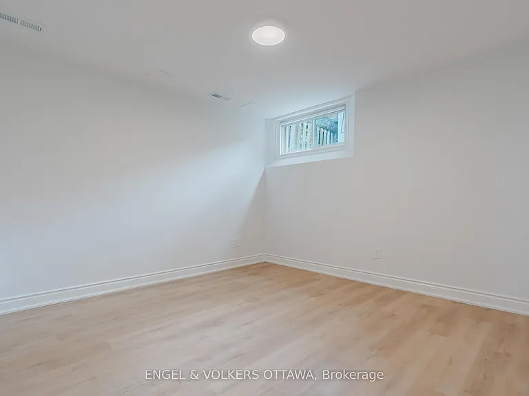 1649 Rosebella Ave #B — Photo 15