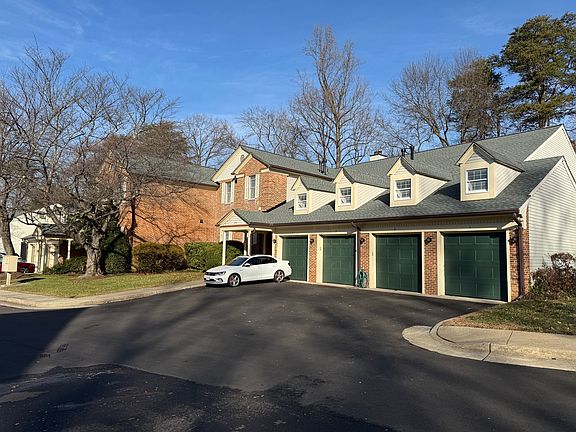 2nd image of 7256 Glen Hollow Ct Unit 3