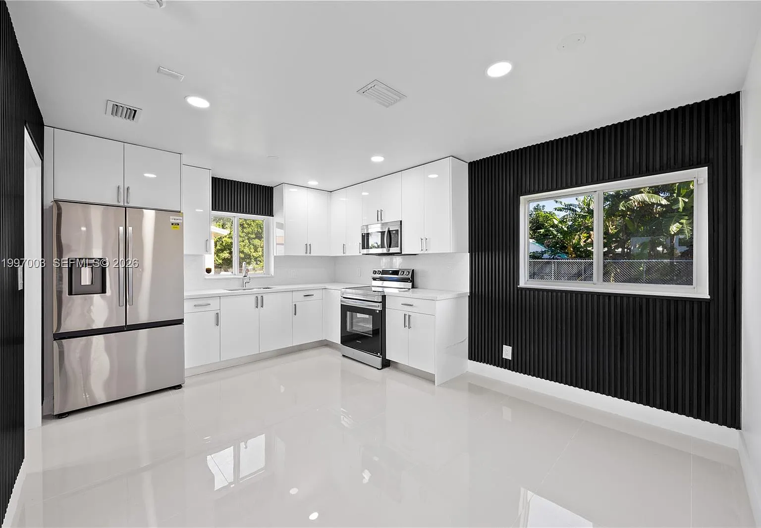 4 bed, 2.0 bath, $3,200 — Photo 3
