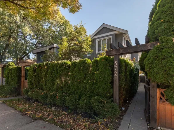 572 E 16th Ave, Vancouver, BC V5T 2V2