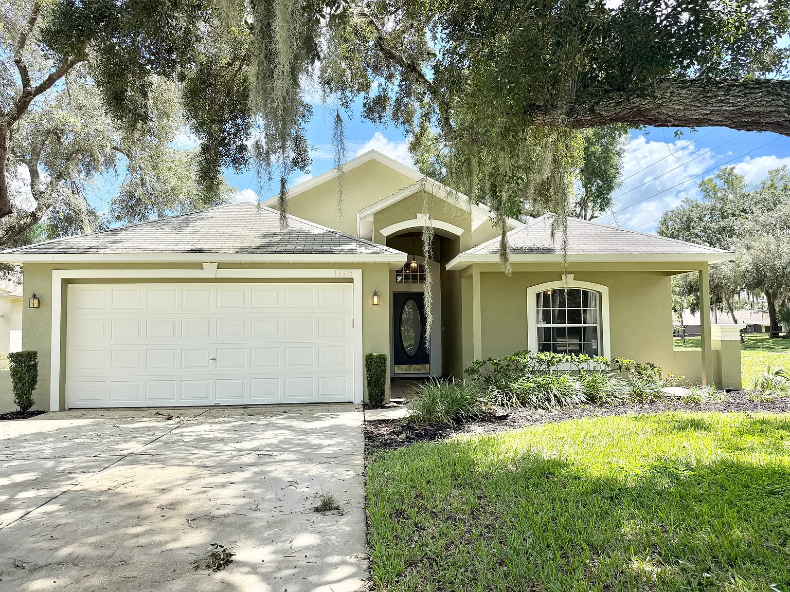 3 bed, 1639 sqft, $2,350 — Photo 1
