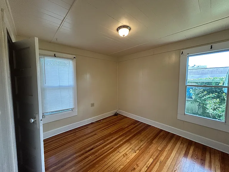 1139 E Columbia St — Photo 7