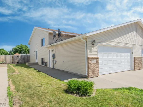 2910 Wheatland Dr S, Fargo, ND 58103