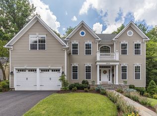 2834 N Harrison St, Arlington, VA 22207