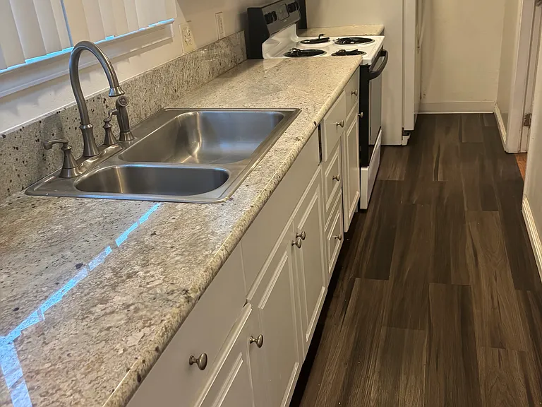 817 El Terino Ave #C — Photo 2
