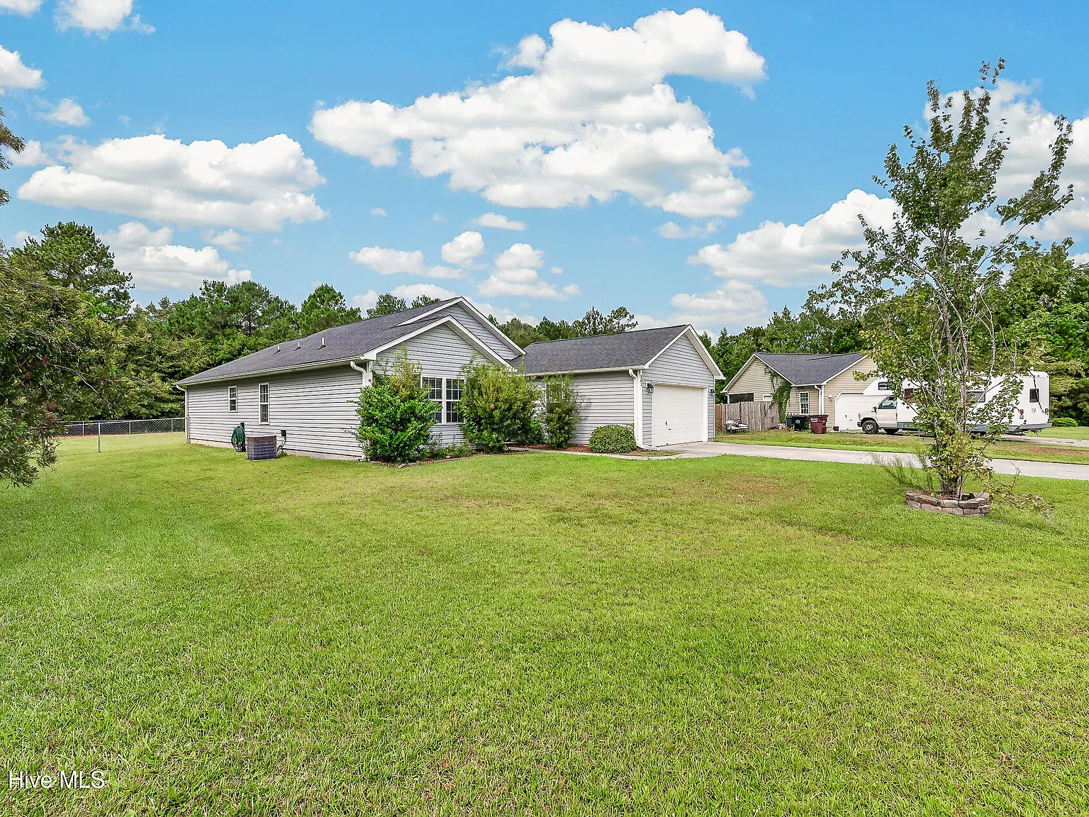3 bed, 2.0 bath, $1,700 — Photo 2