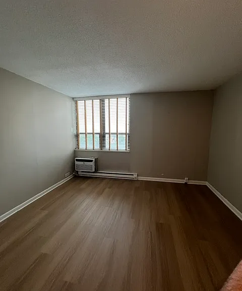 2740 N Pine Grove Ave #9 — Photo 6