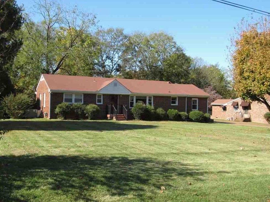 1st image of 104 Blue Grass Dr