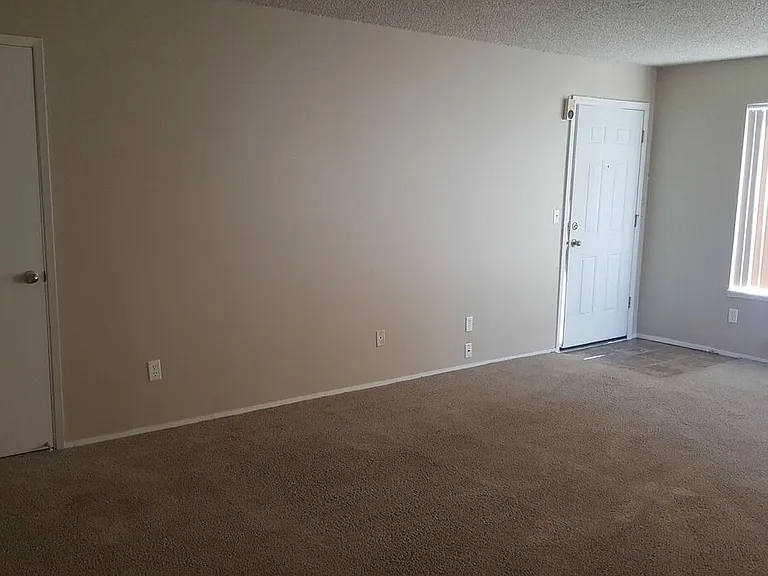 Tristin Square Apartments — Photo 15