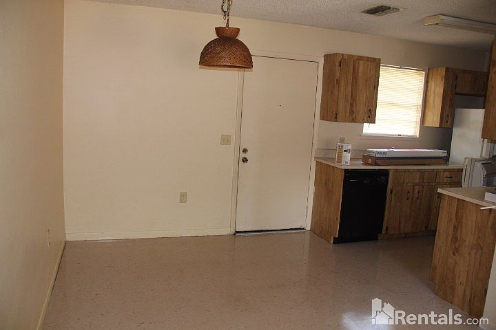 2nd image of 308 W Crescent Dr APT 8