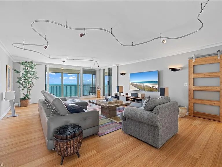 10691 Gulf Shore Dr #1102 — Photo 4