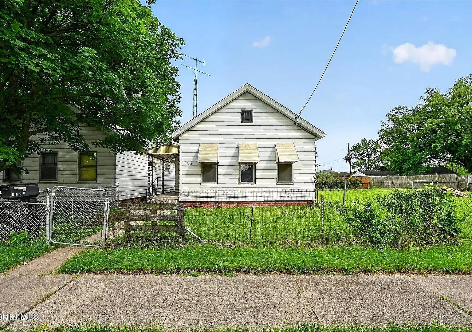 Spacious Toledo Home with Large Yard — Photo 1
