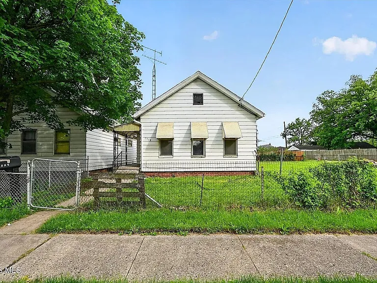 2938 Chase St — Photo 1