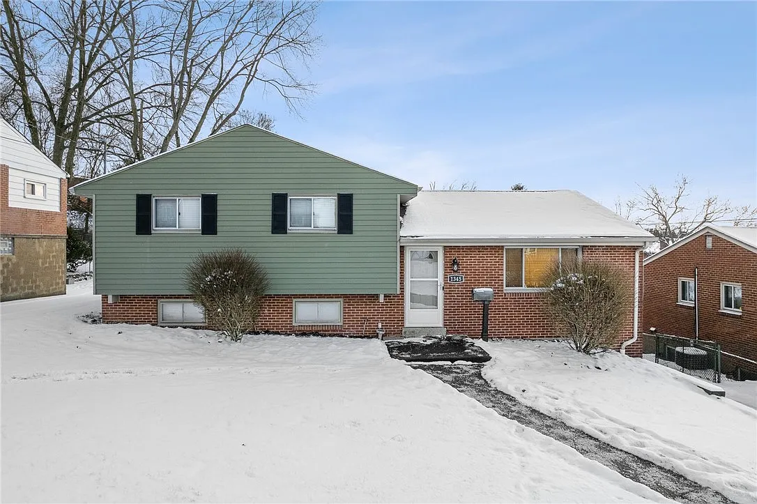 1345 Cardinal Dr photo 1