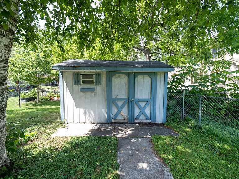 1581 Woodside Ct NE — Photo 34