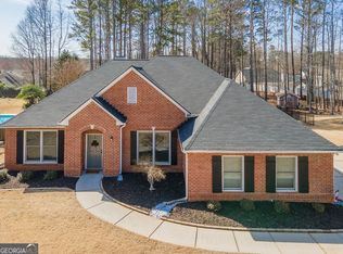 201 Lake Forest Dr, Newnan, GA 30265