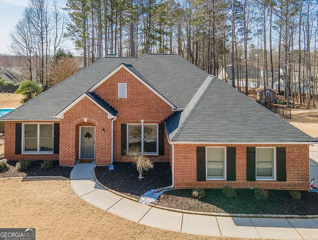 201 Lake Forest Dr photo 1