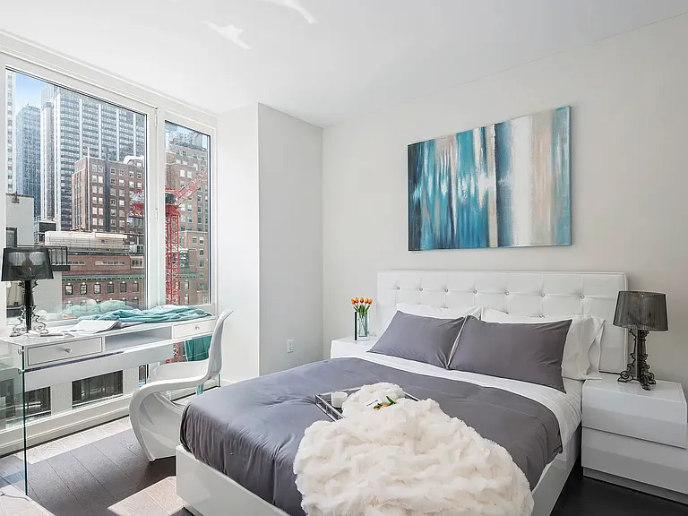 235 E 44th St #11B — Photo 3