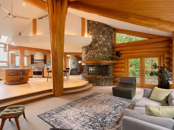 675 Cates Ln, Bowen Island, BC V0N 1G2