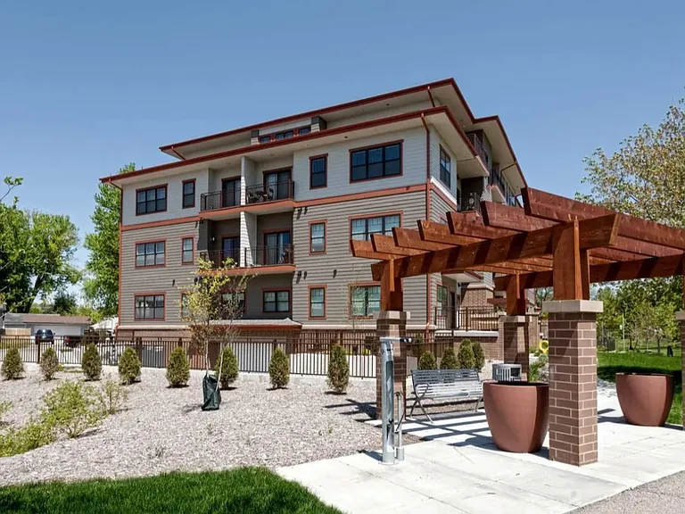 The Park Apartments in Kutzky Neighborhood — Photo 2