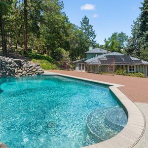 6195 Pioneer Rd, Medford, OR, 97501