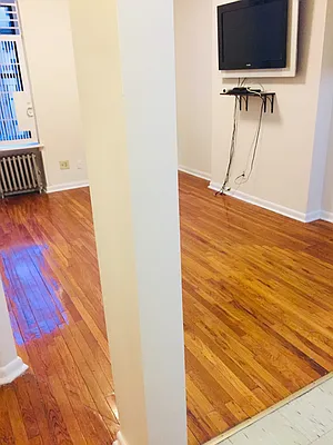 Rented by Metroline Realty | media 20