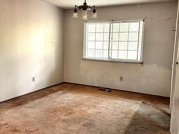4th image of 2850 Creekside Road