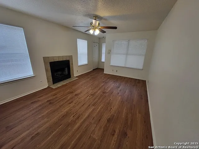 3 bed, 5.0 bath, 1105 sqft, $1,300 — Photo 2