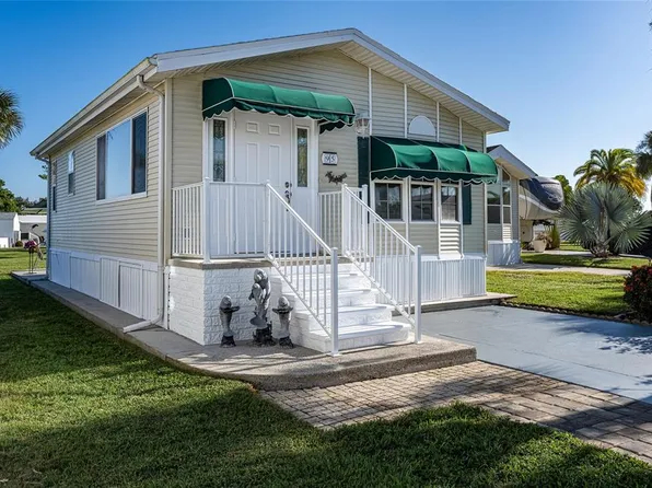 95 Bainbridge Dr, Nokomis, FL 34275