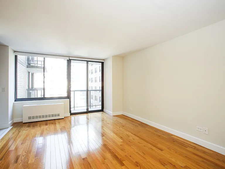 235 W 48th St #14A — Photo 3