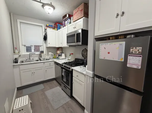 376 Riverway APT 5, Boston, MA 02115
