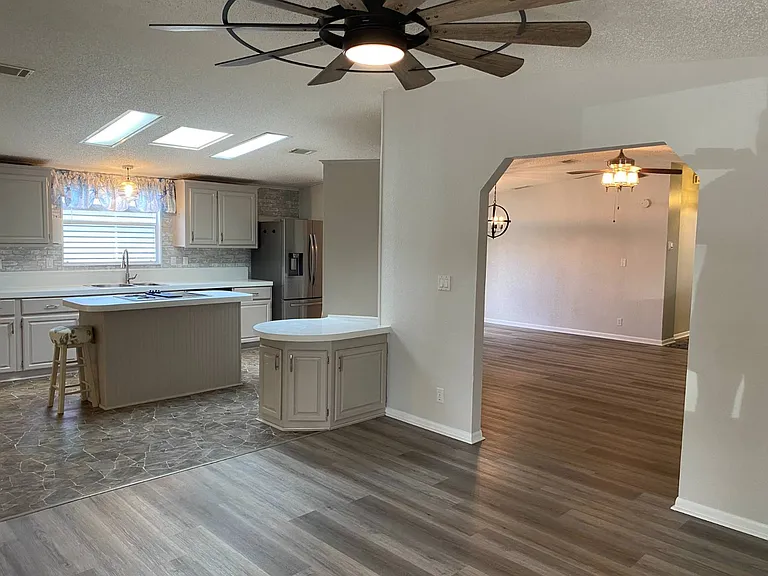 5661 SW 54th Ter — Photo 5
