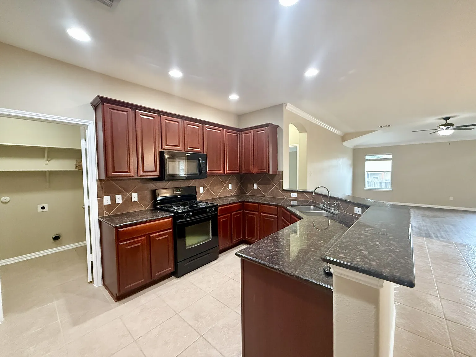 3 bed, 2.0 bath, 1650 sqft, $2,175 — Photo 3