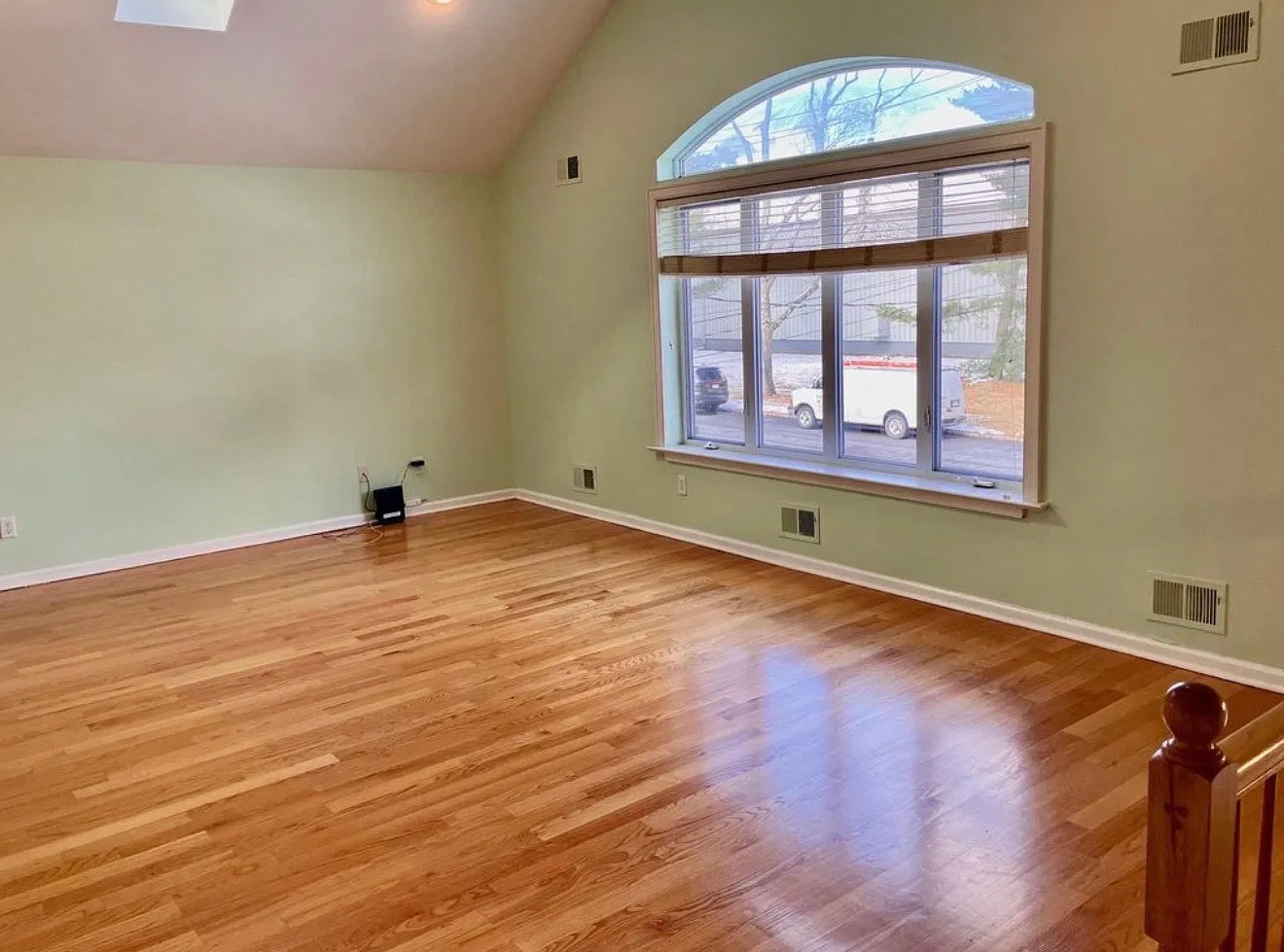 3 bed, 2485 sqft, $4,000 — Photo 2