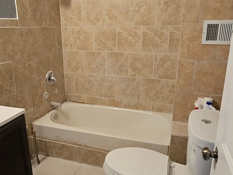 1004 Appleton St — Photo 11