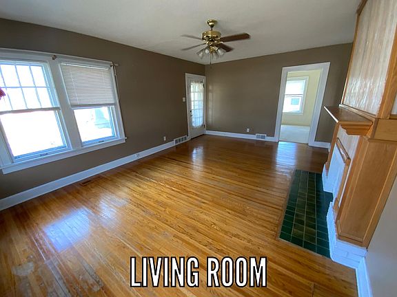 3rd image of 302 E Raymond Ave