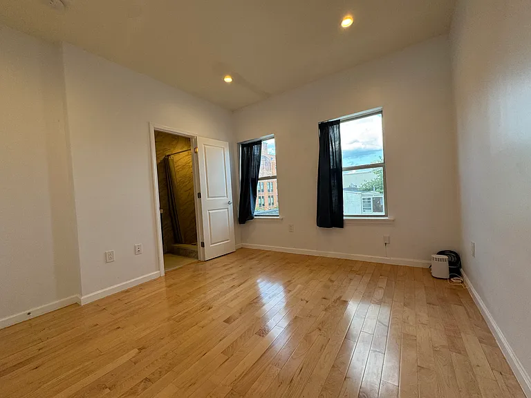 657 N 12th St #2 — Photo 10