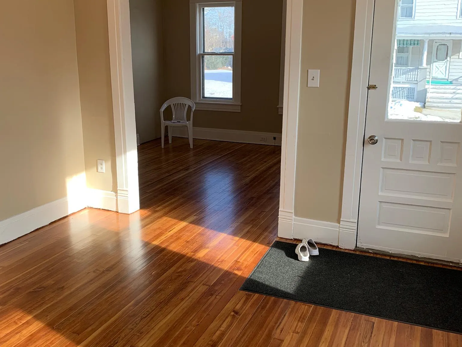 3 bed, $1,325 — Photo 3