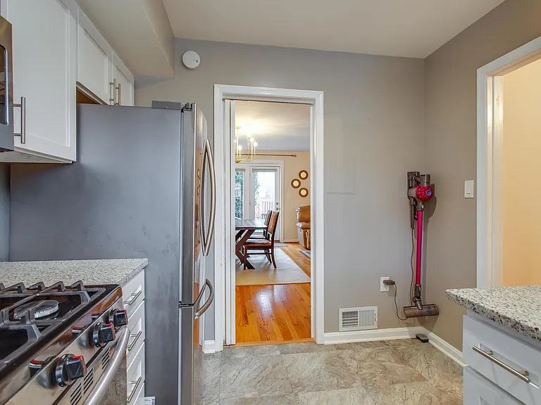 6063 Hardwick Pl — Photo 13