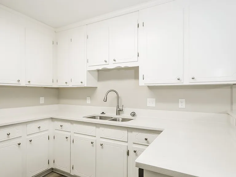 820 Turning Point Ln — Photo 6