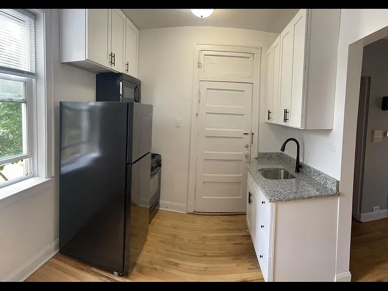 5011 N Rockwell St #3 — Photo 6
