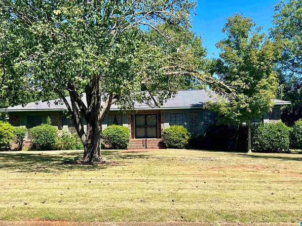 1016 Cloverdale Cir, Talladega, AL 35160