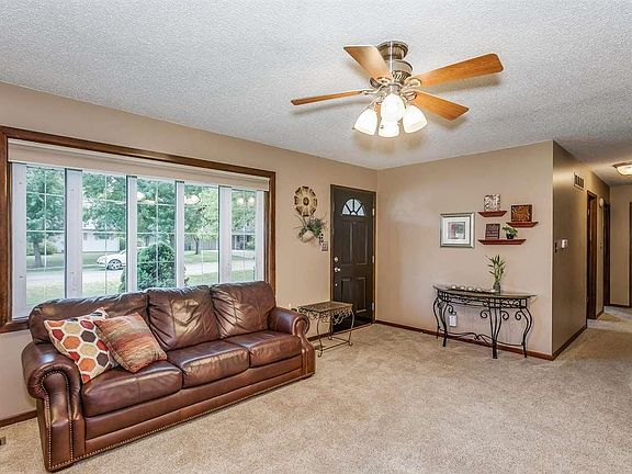 3rd image of 2517 E 44th Ave
