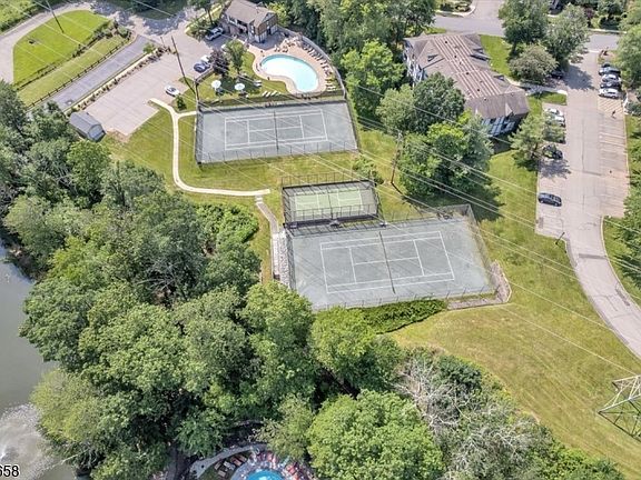 5th image of 240 Riveredge Dr