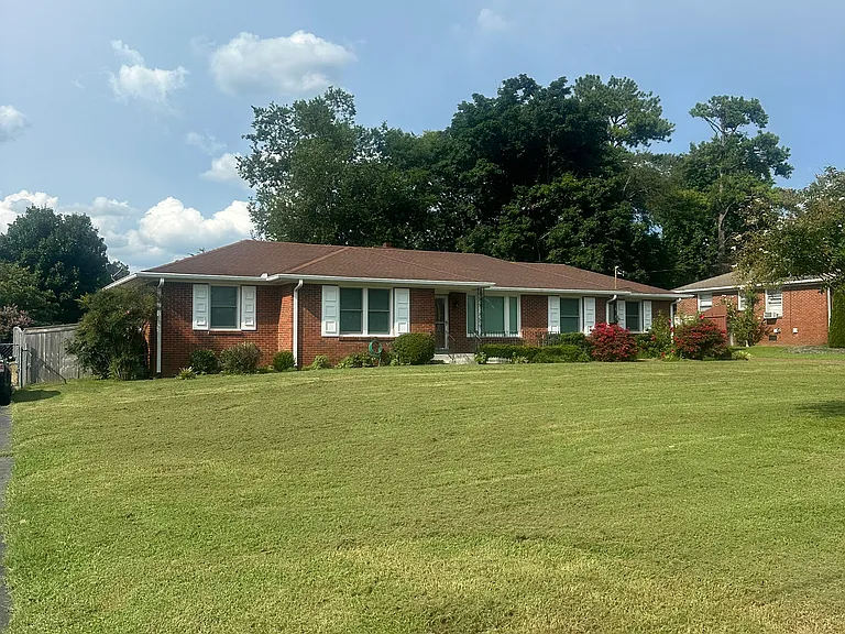 2916 Windemere Cir — Photo 2